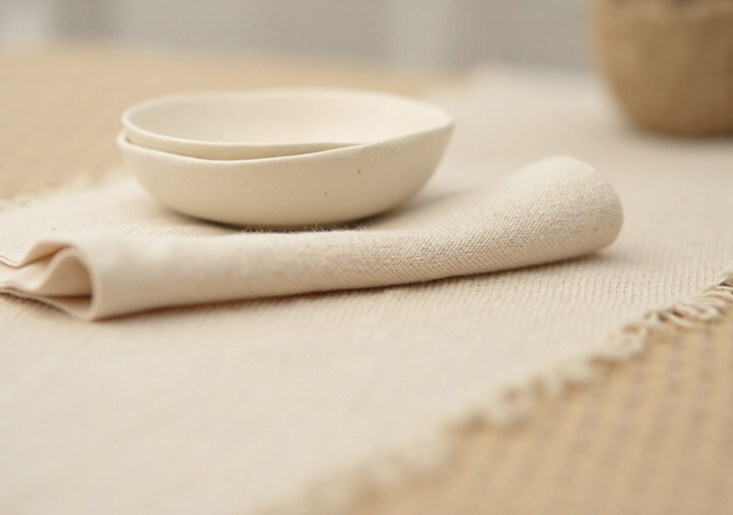 minimal table runners — warm minimal detail